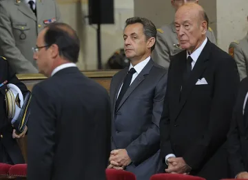 Сарко искал интимни ласки от партийна колежка