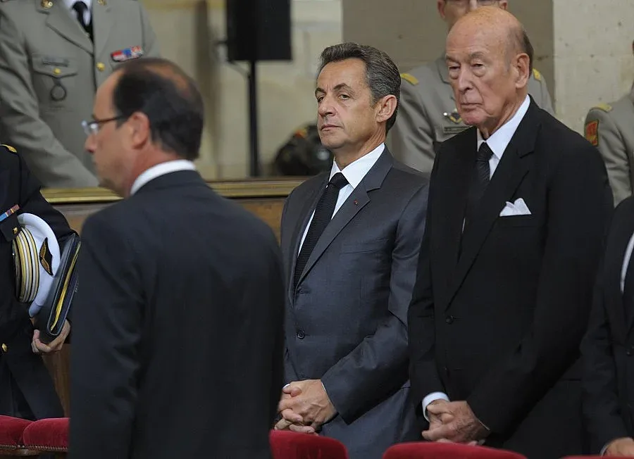 Сарко искал интимни ласки от партийна колежка