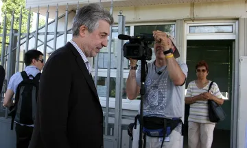 Запорираха дяловете на Павлов и Донев