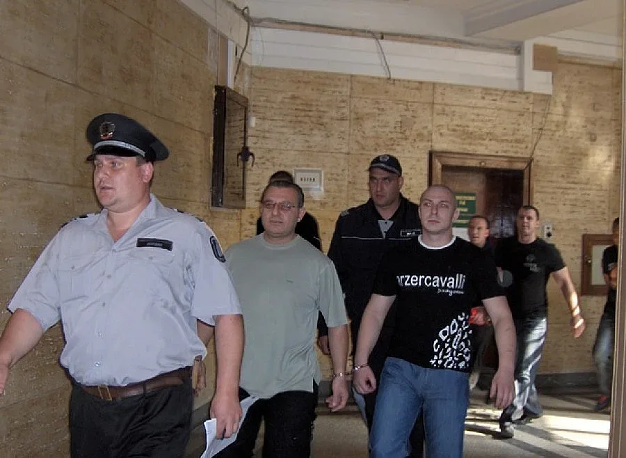 Решетки за наследник на Маймуняка