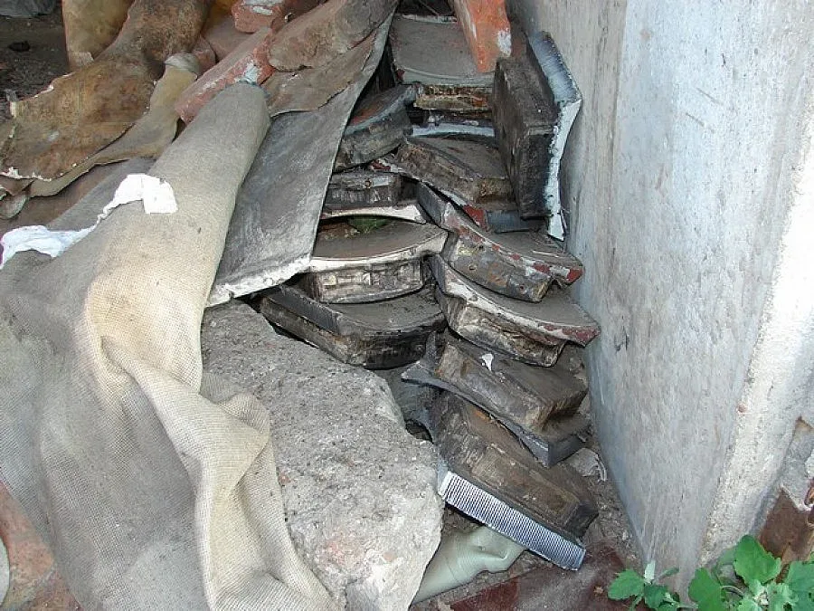 Крадени части от локомотиви открити в гараж