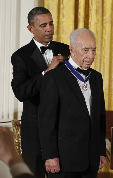 Обама връчи на Перес Медала на свободата