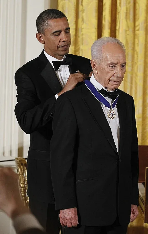 Обама връчи на Перес Медала на свободата
