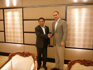 Човек на Брендо праща дрога от Бали