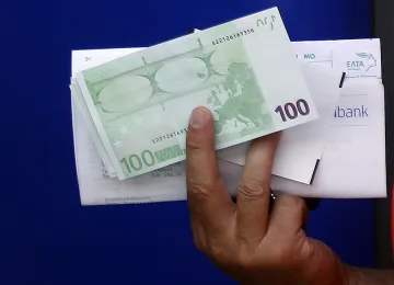 Атина погва незаконните капитали в чужбина