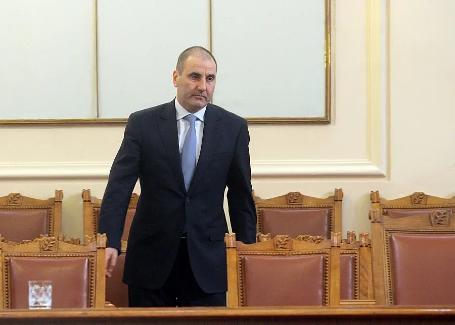 Цветанов обяснява пред НС за взривовете при Петолъчката