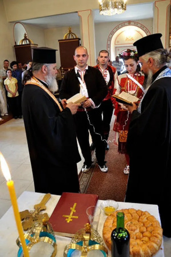 Учат младоженците на морал преди църковния брак