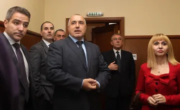 Цецо дарява теленце на Бойко