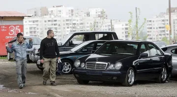 Грабим джипове и лимузини на безценица от Гърция