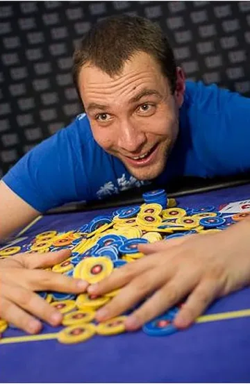 Българин грабна 100 бона от покер