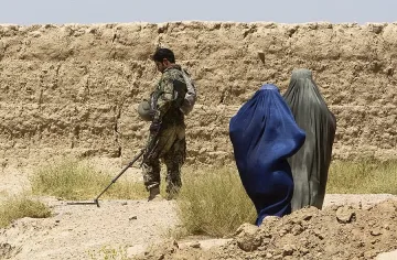 Два труса разрушиха десетки къщи в Афганистан