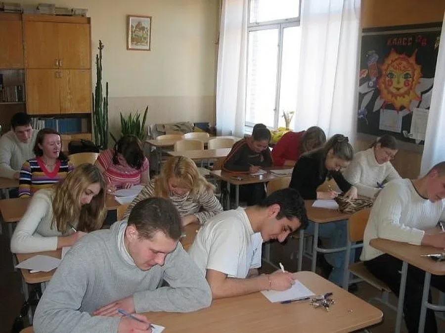 Абитуриенти: Вазов е безумен, Бойчо - мъжкар