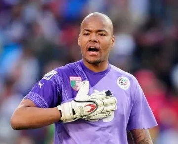 Мболи удря рамо на "Левски"