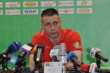 Радо си тръгва днес с бомба