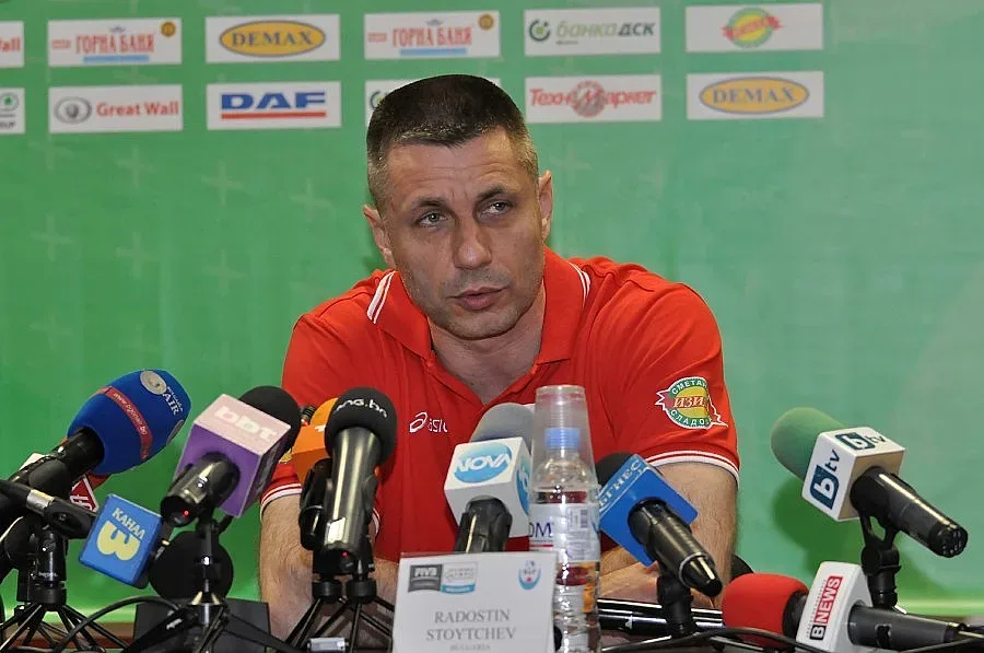 Радо си тръгва днес с бомба