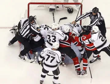 "Ню Джърси" пречупи "Лос Анджелис" и остана в борбата