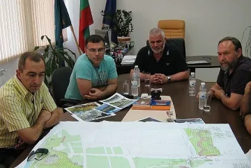 Дянков обеща бонуси на общините отличници