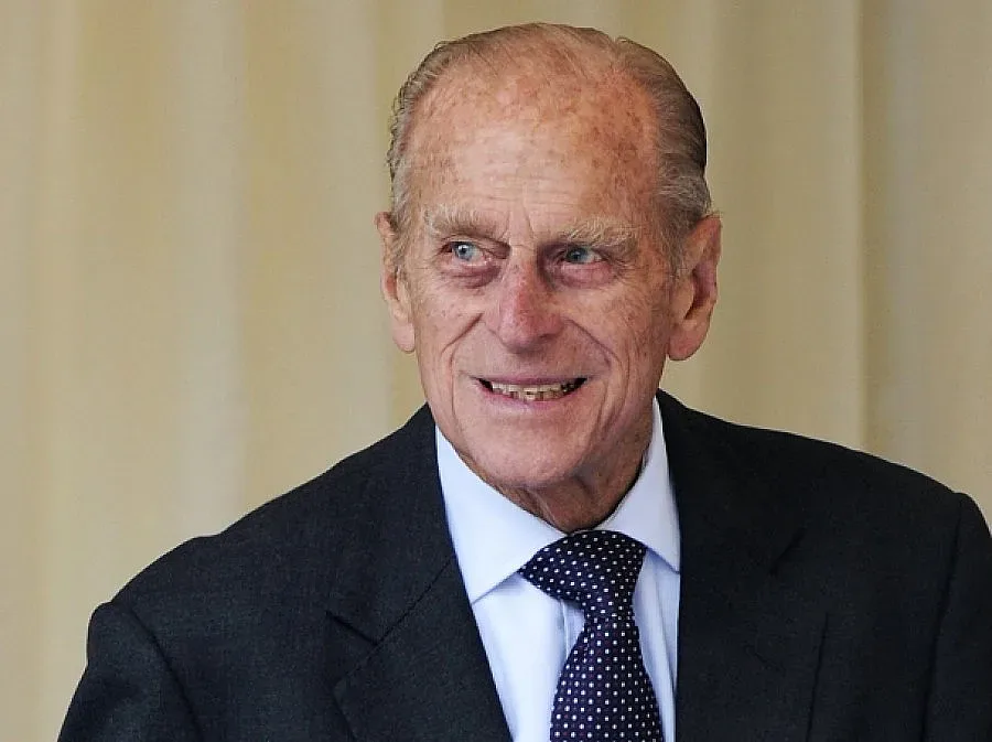 Изписаха принц Филип от болницата за ЧРД