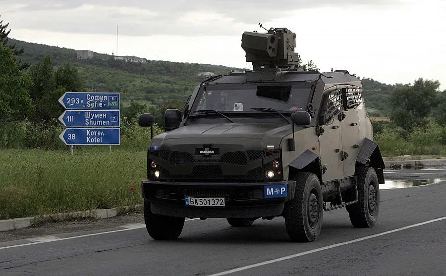 Сапьори търсят тримата изчезнали при взривовете