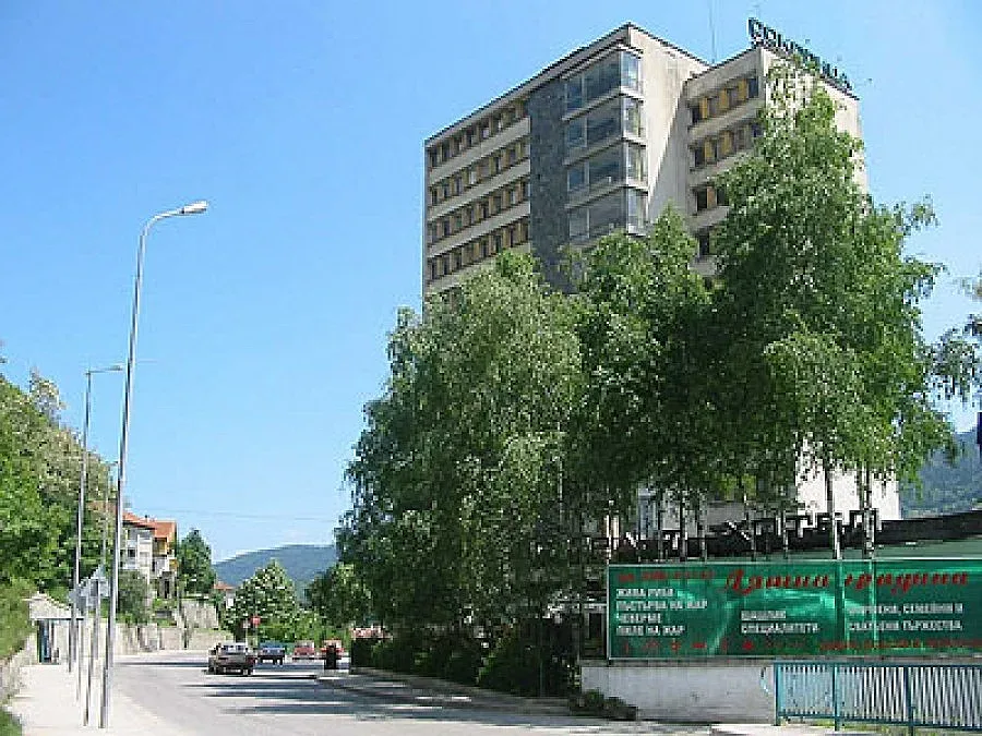 Мъж и жена се самоубиха със скок от хотел