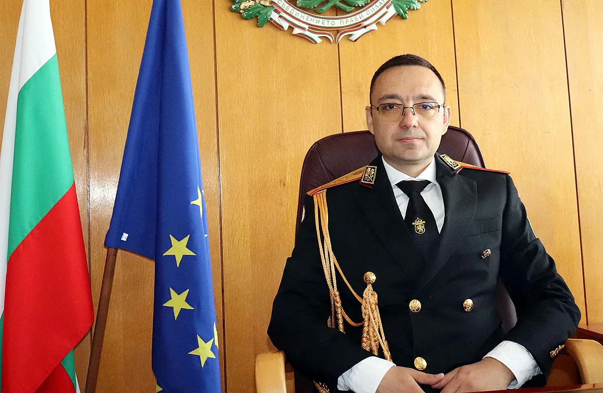 Комисар Александър Джартов пред СТАНДАРТ: 1100 пожарникари са на линия всяко денонощие