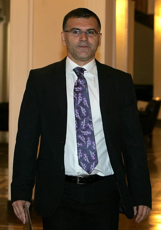 Дянков преведе 200 000 лв. на Перник