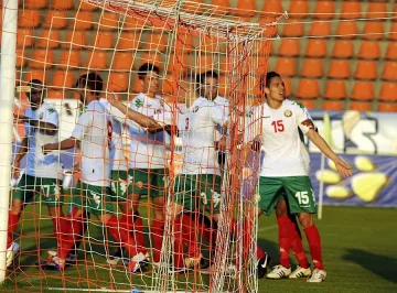 Холандия писа петица на младежите ни