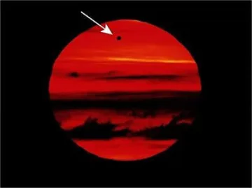 Венера минава пред Слънцето, светът е в истерия