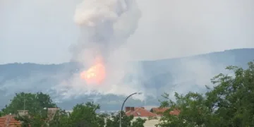 Издирват трима изчезнали при взрива