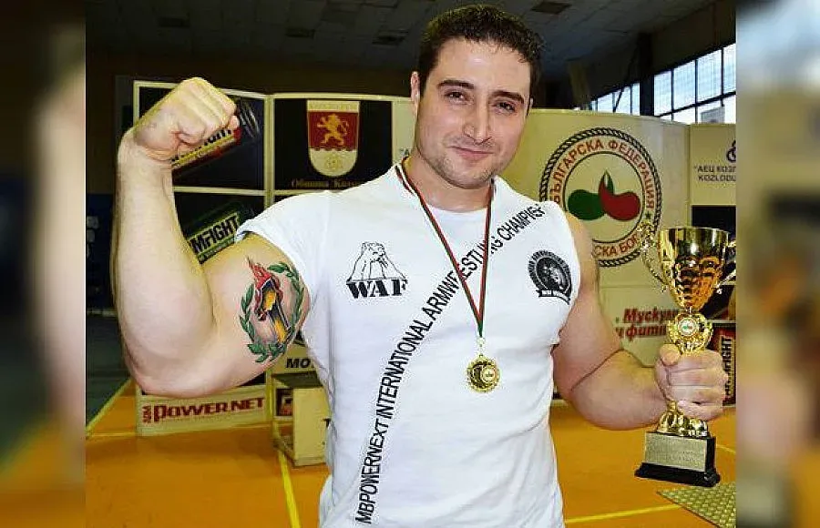 Бойко награждава мъжете с най-силните ръце