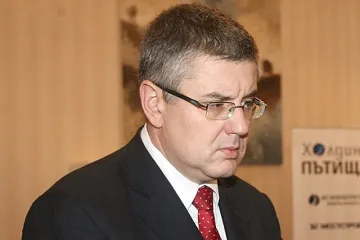 Глобиха депутат за неправилно паркиране