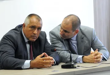 Бойко изстреля Цветанов и Ангелов към Петолъчката