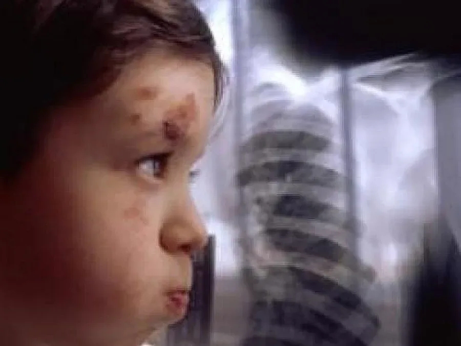 Баща преби сина си с кабел заради 1 лев