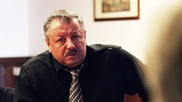 Ставрев от "Стъклен дом" агент и в живота