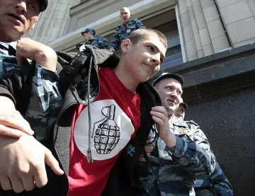 Митинг на опозицията в Москва завърши с десетки арести