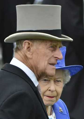 Принц Филип спешно приет в болница