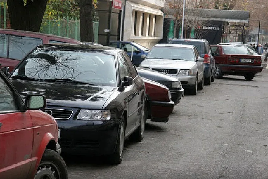 Дават на съд новите правила за паркиране в София
