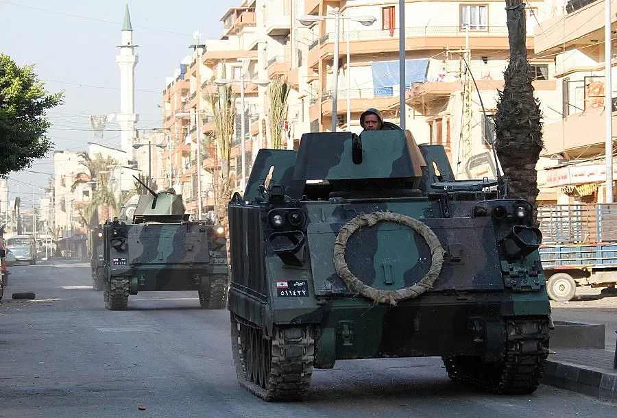 Въоръжени до зъби обсадиха летището в Триполи