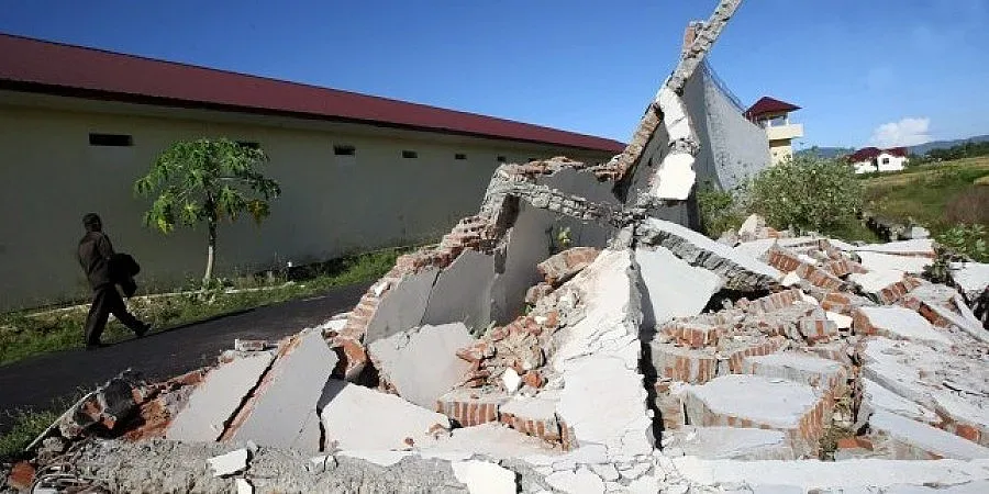 6,1 по Рихтер разтърси Индонезия