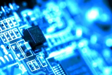 Израел удря враговете си с клавиатура и мишка