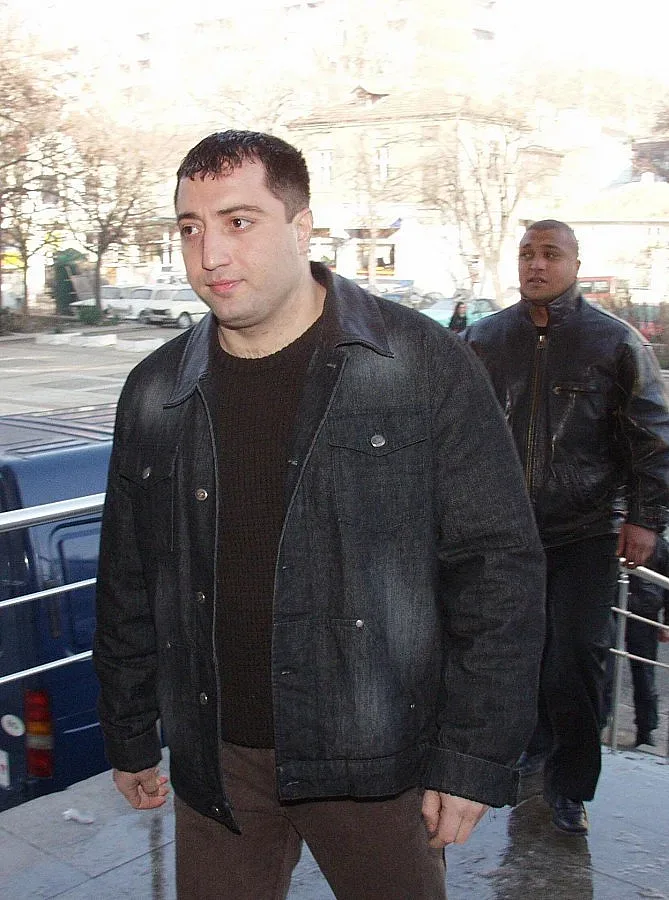 Митьо Очите завзема София