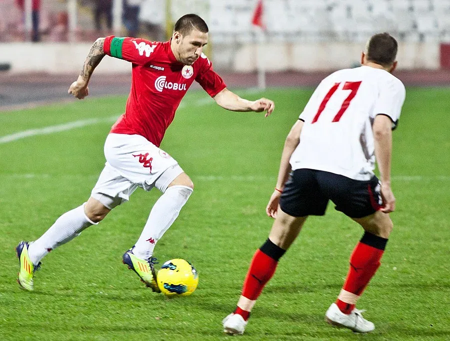 Китайци искат двама от ЦСКА