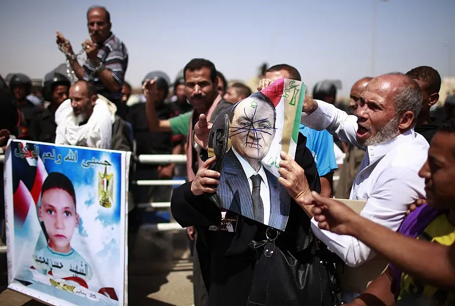 Доживотен затвор за Хосни Мубарак