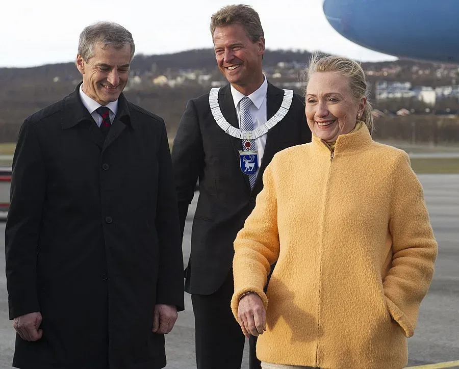 Хилари пресича Полярния кръг