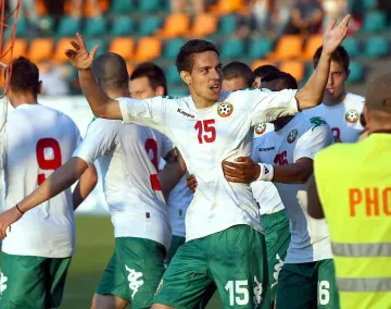 Мадански трие сол на младежите