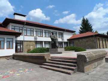 Паника! В родното село на Елин Пелин се изпокриха от взрива