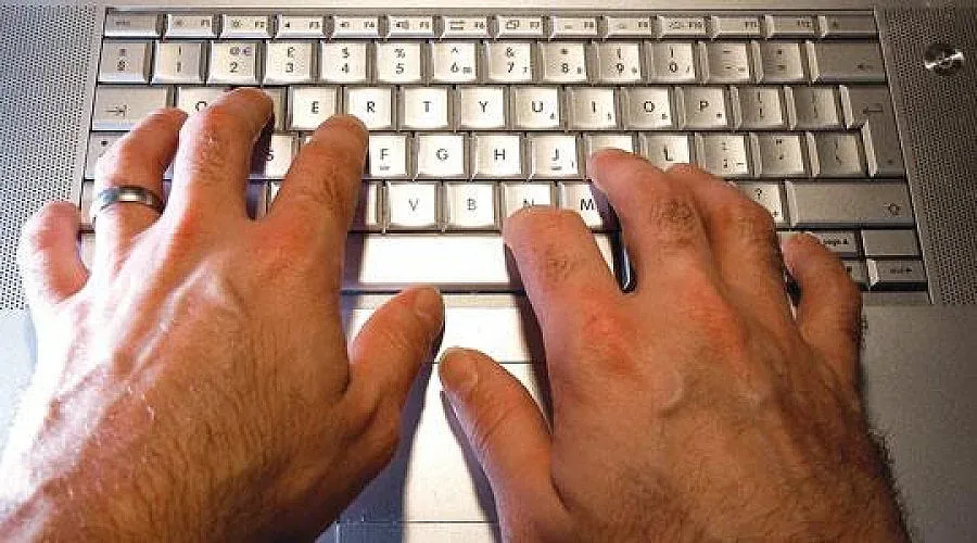 Извратени пласират брутален секс с деца в нета