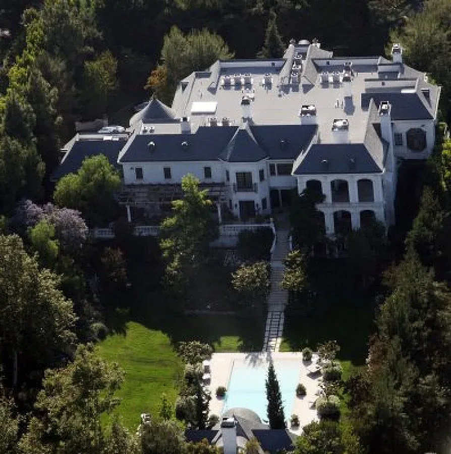 Бизнесмен дава 17 млн. за имението на Джако