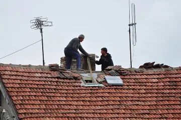 Майсторите в Пернишко искат по 150 лева на комин