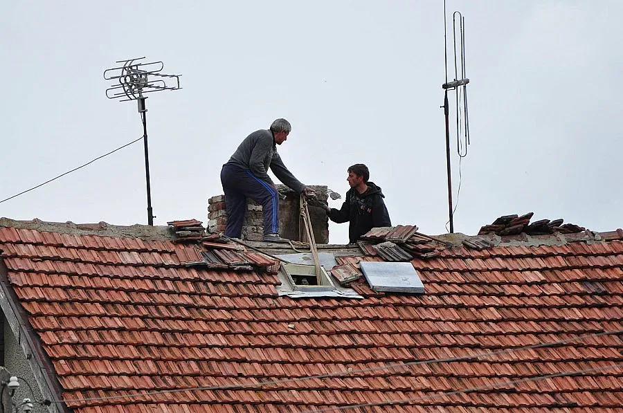 Майсторите в Пернишко искат по 150 лева на комин